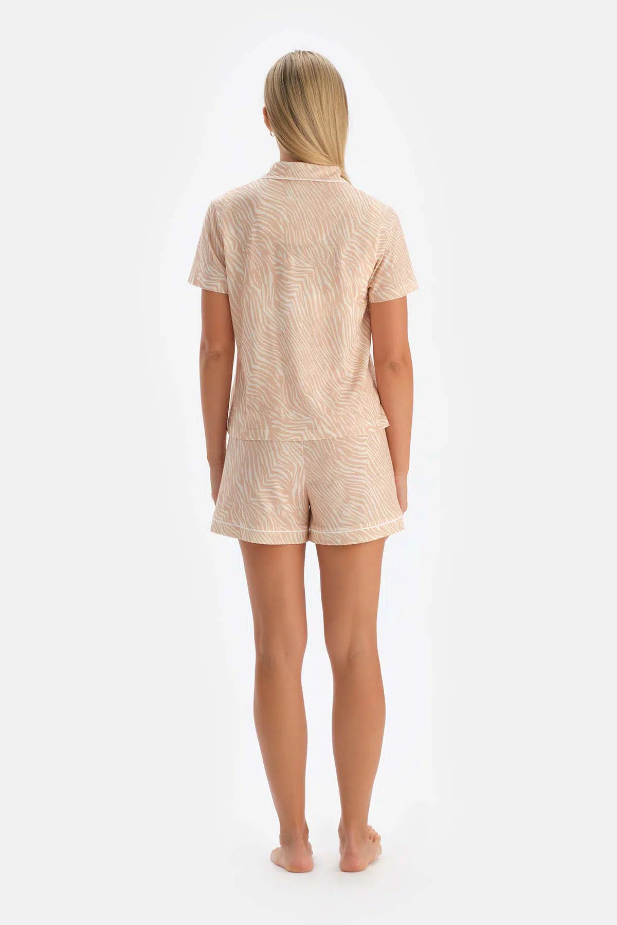 Bej Zebra Desenli Gömlek Yaka Şortlu Pijama Takımı