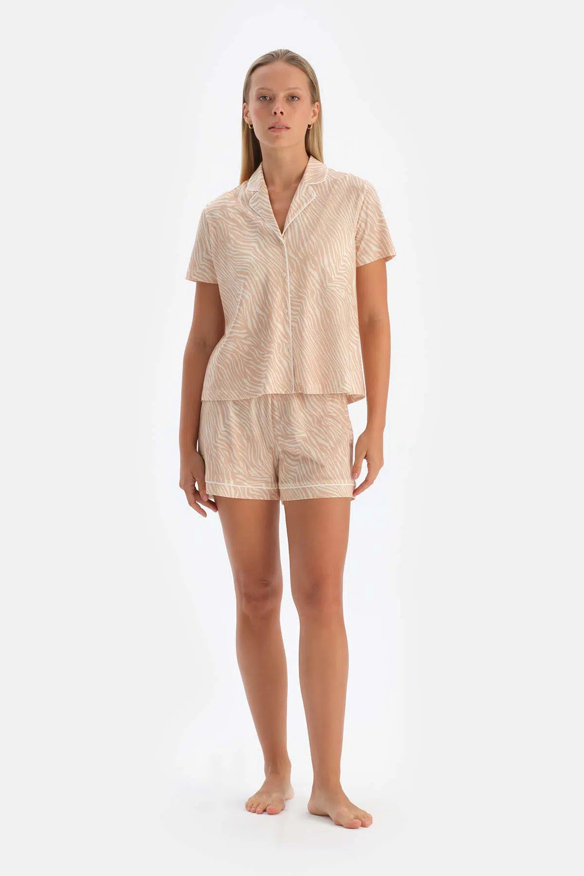 Bej Zebra Desenli Gömlek Yaka Şortlu Pijama Takımı