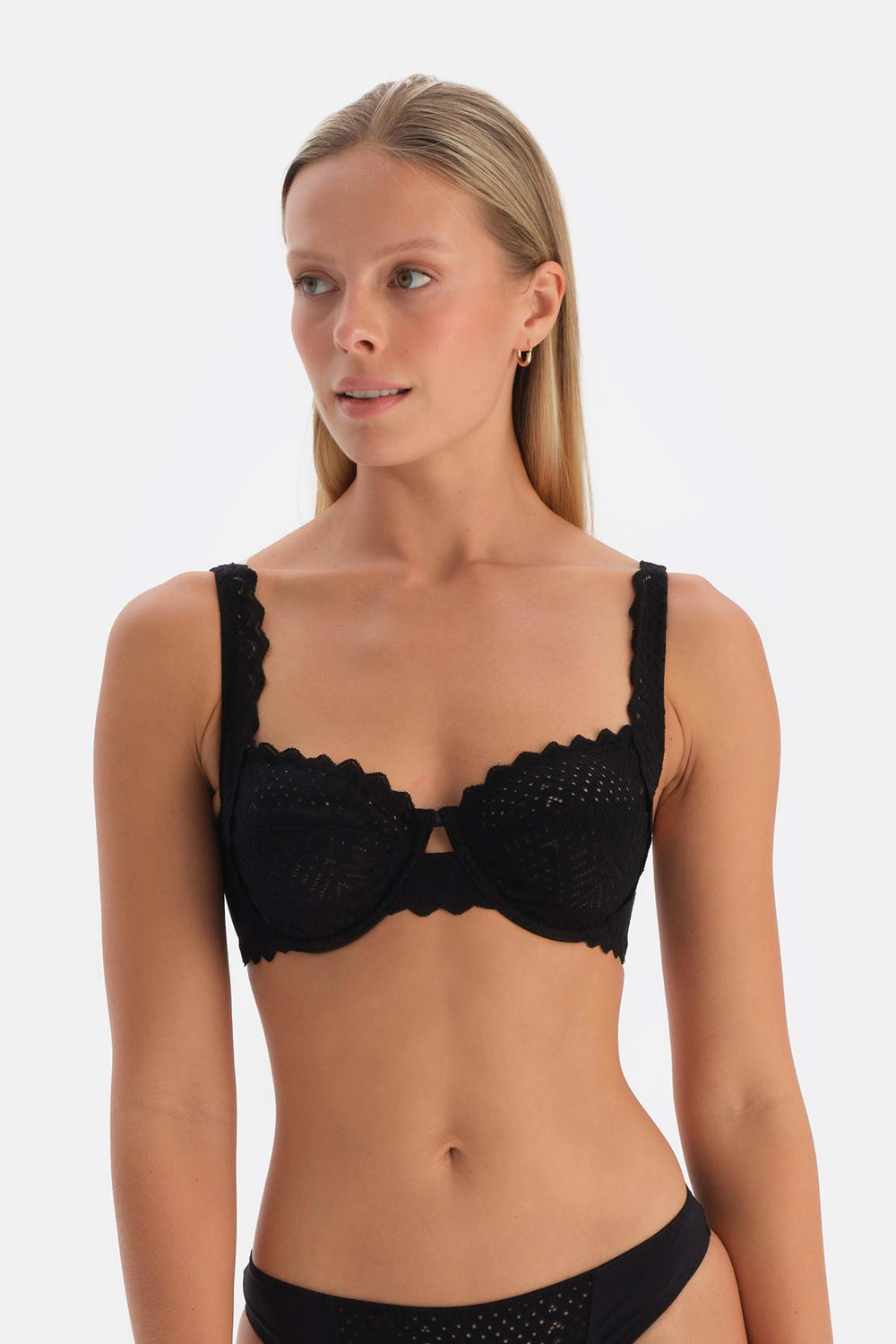 Siyah Dantel Detaylı Premıum Basıc Toparlayıcı Sütyen