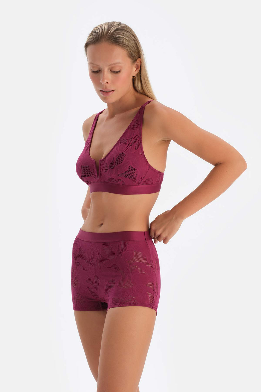 Mürdüm Önü V Detaylı Dantelli Bralet