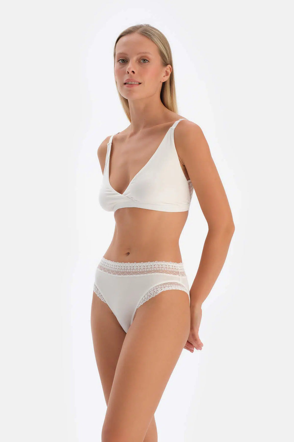 Kırık Beyaz Micromodal Kruvaze Arkası Dantel Detaylı Üçgen Soft Bra