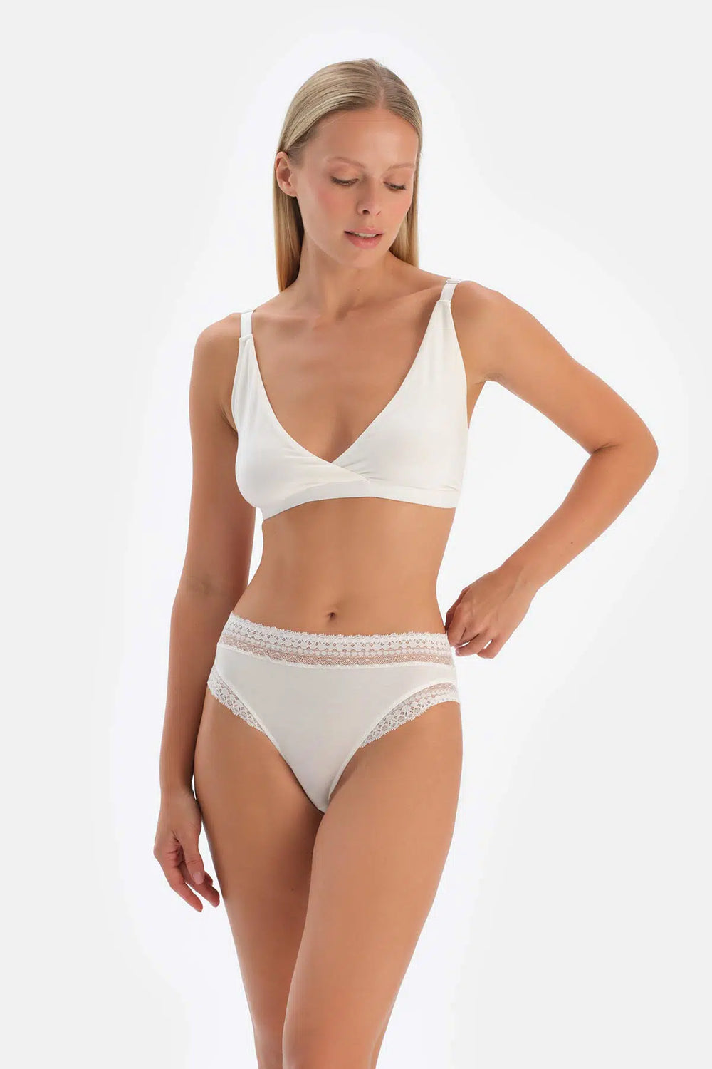 Kırık Beyaz Micromodal Kruvaze Arkası Dantel Detaylı Üçgen Soft Bra