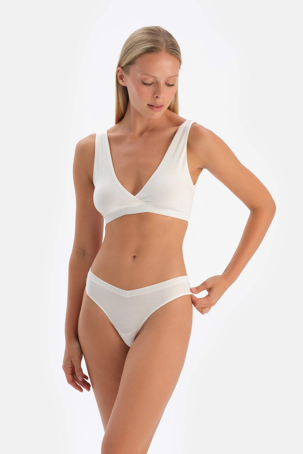 Kırık Beyaz Micromodal Thong Külot
