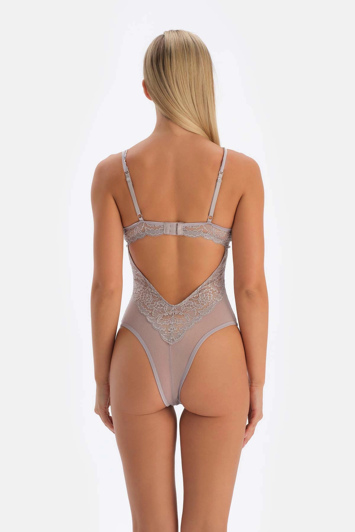 Açık Gri Dantel ve Zincir Detaylı Bodysuıt