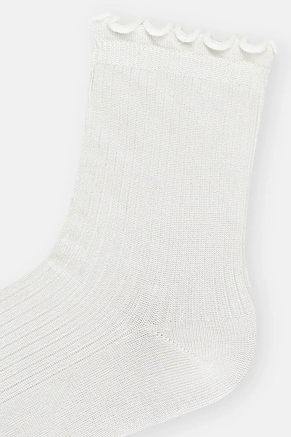 Beyaz Kadın Vıskon Fırfır Detay Soket Çorap