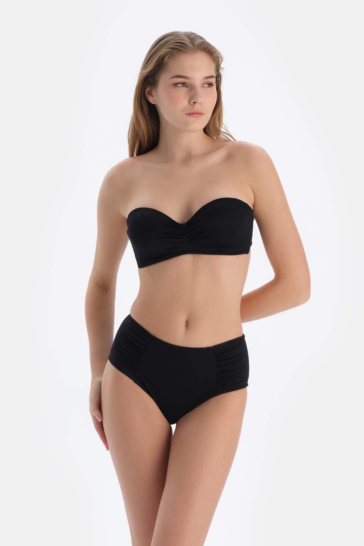 Siyah Straplez Kaplı Bikini Üst