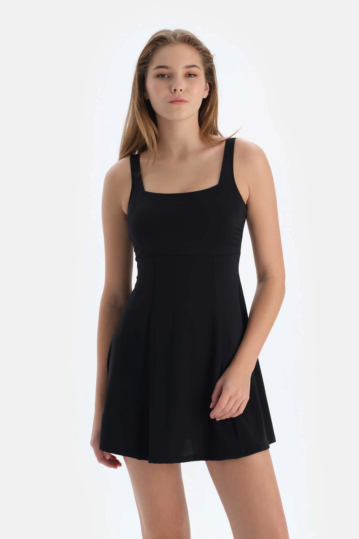 Siyah Kare Yaka Elbiseli Mayo