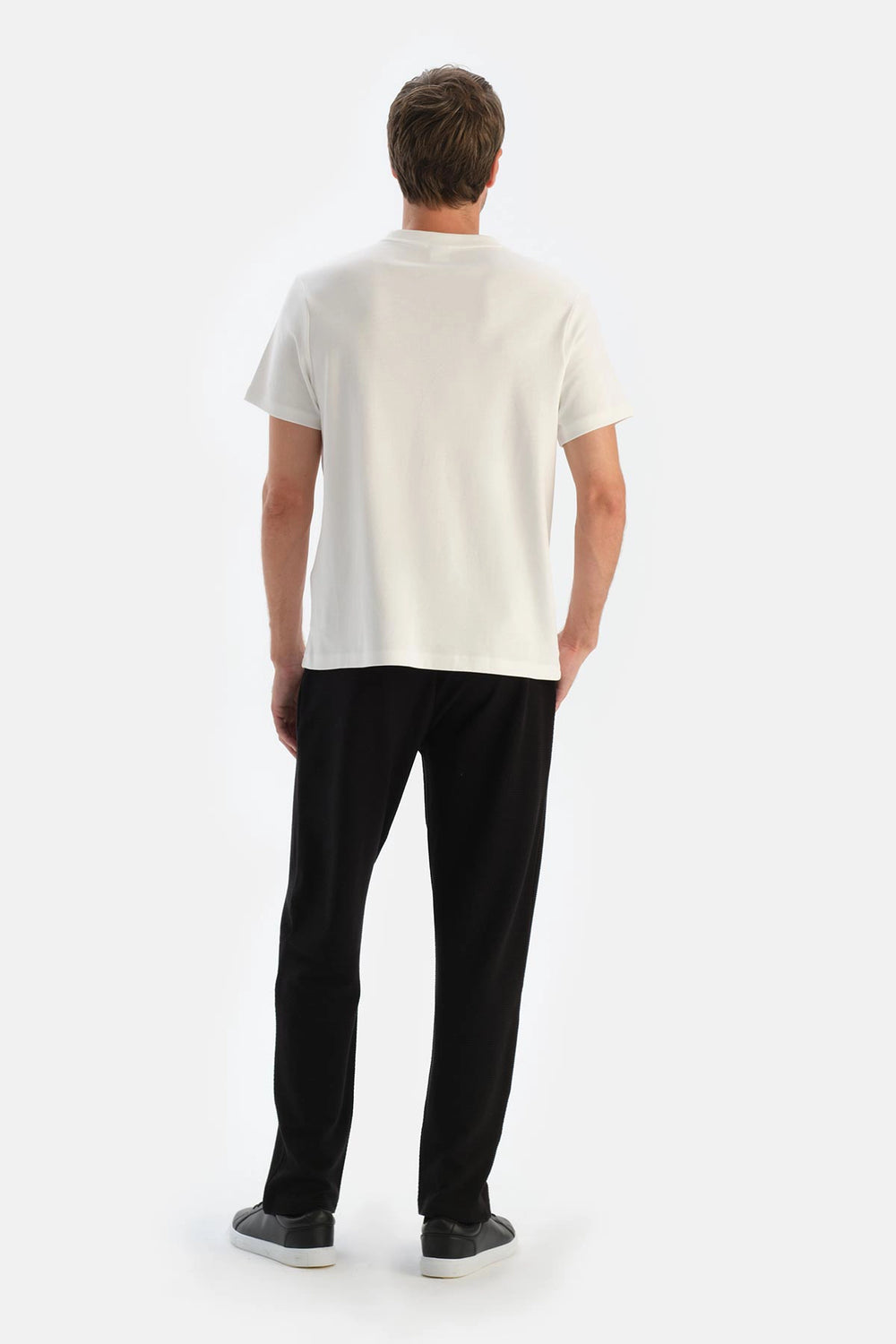 Beyaz Erkek Bis Yaka Ipek Apre Tişört