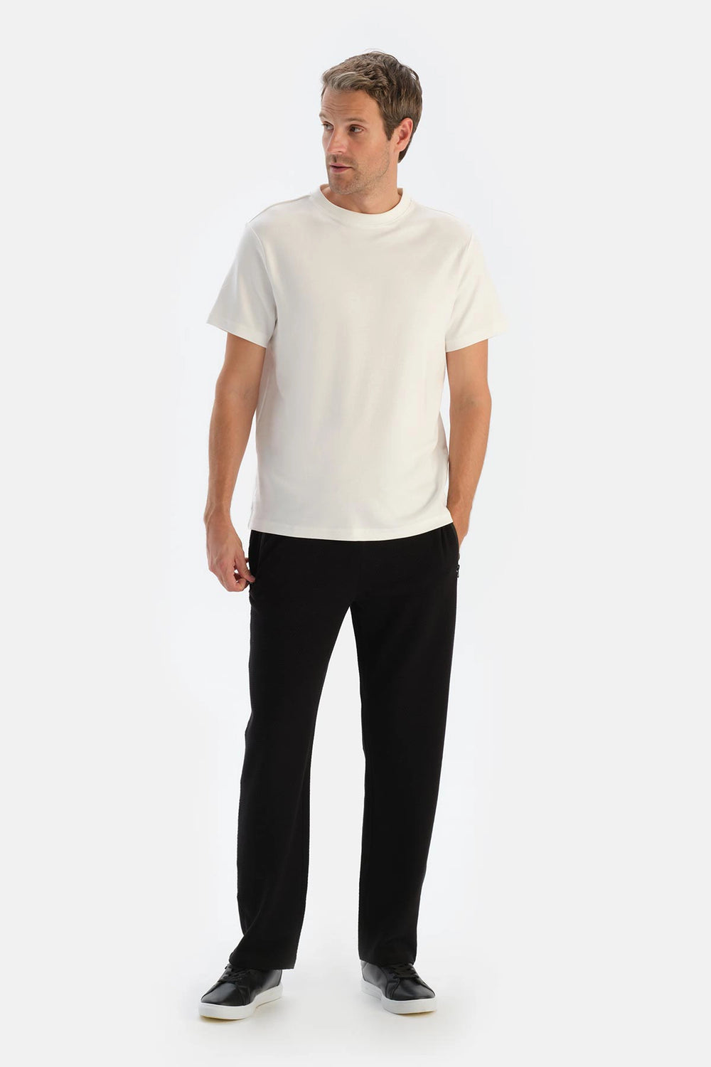 Beyaz Erkek Bis Yaka Ipek Apre Tişört