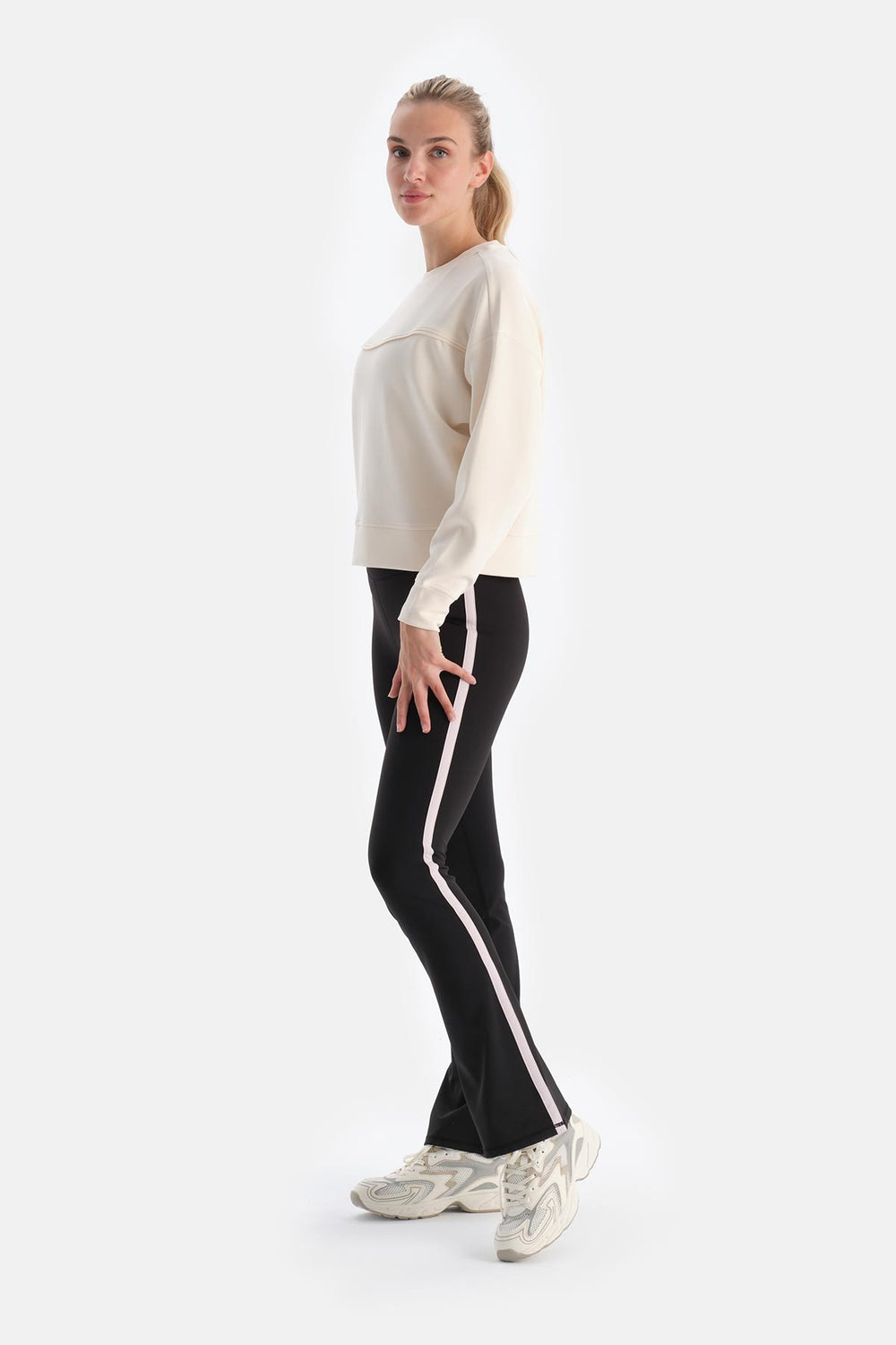 Ekru Kadın Modal Biye Detaylı Sweatshırt