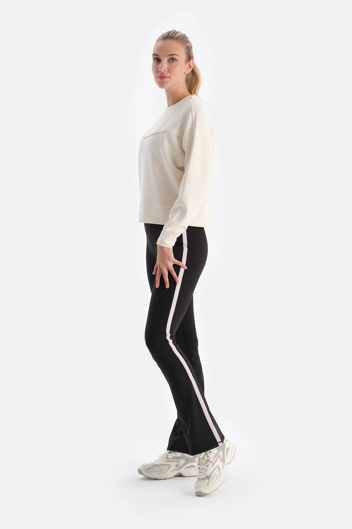 Ekru Kadın Modal Biye Detaylı Sweatshırt