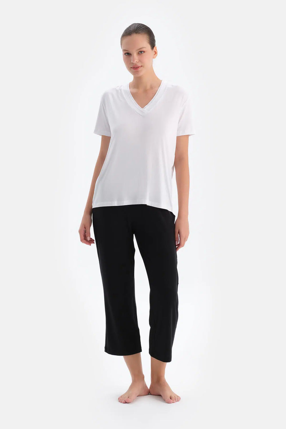 Beyaz Kadın V Yaka Pijama Takımı
