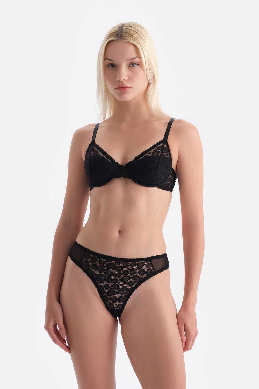 Siyah Dantelli Brazilian Külot