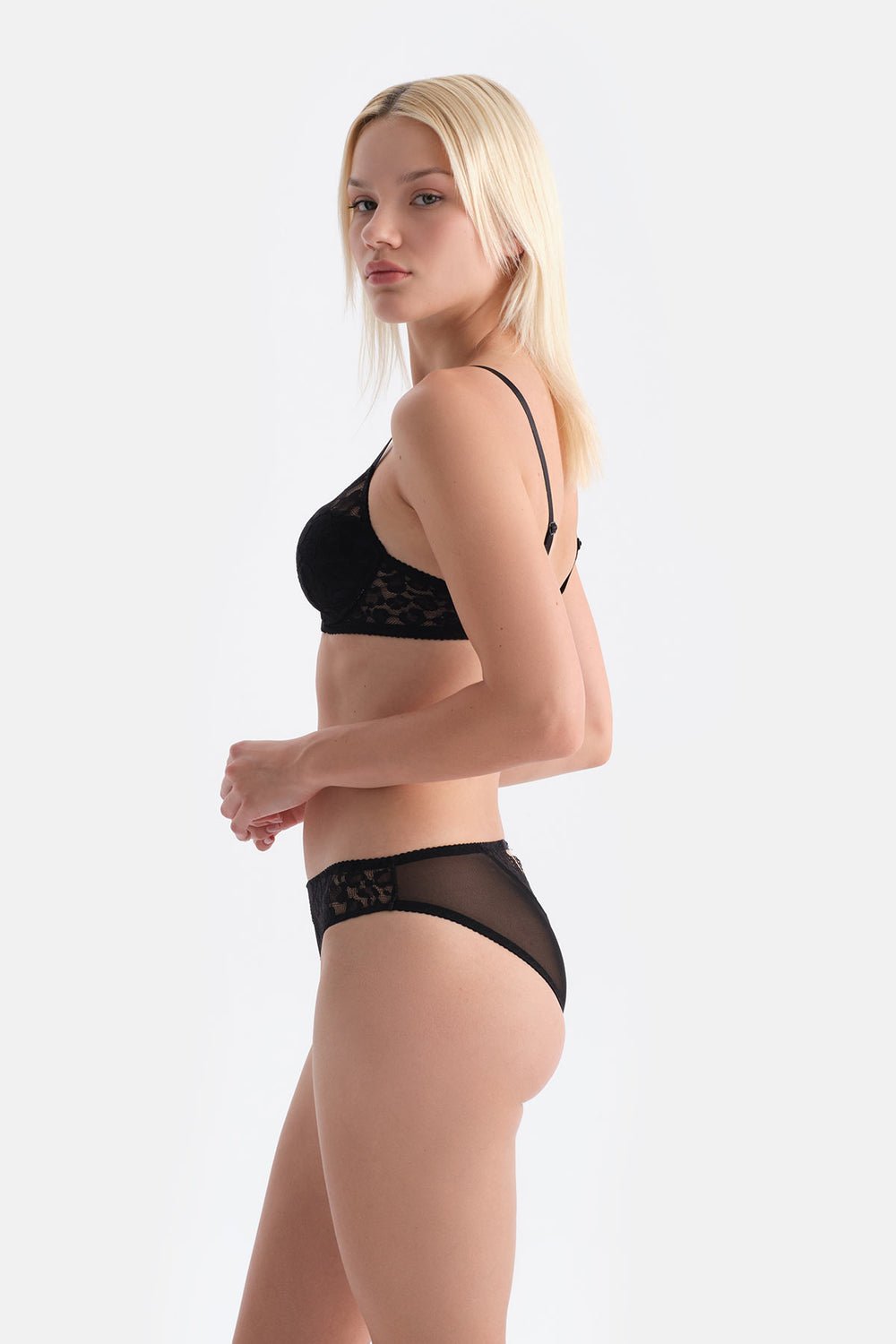 Siyah Dantelli Brazilian Külot