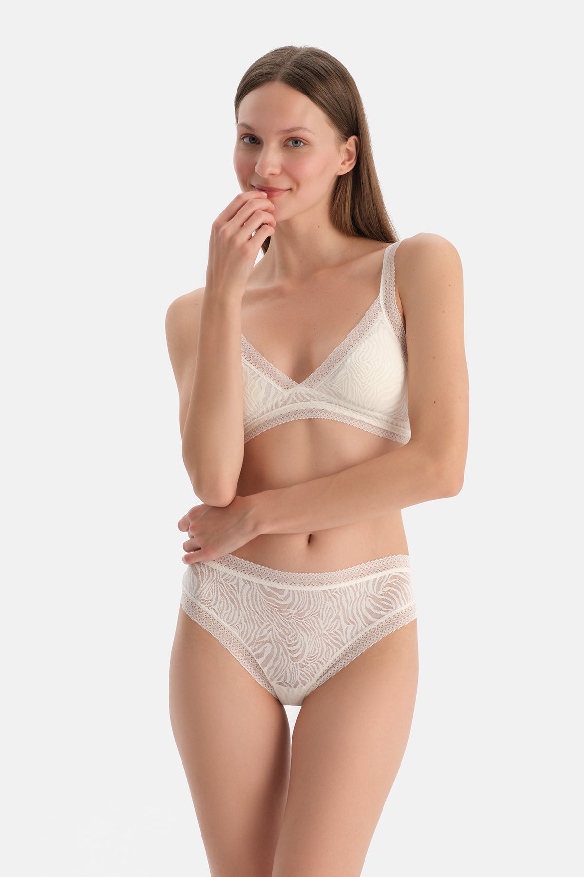 Ekru Dantelli Brazilian Külot