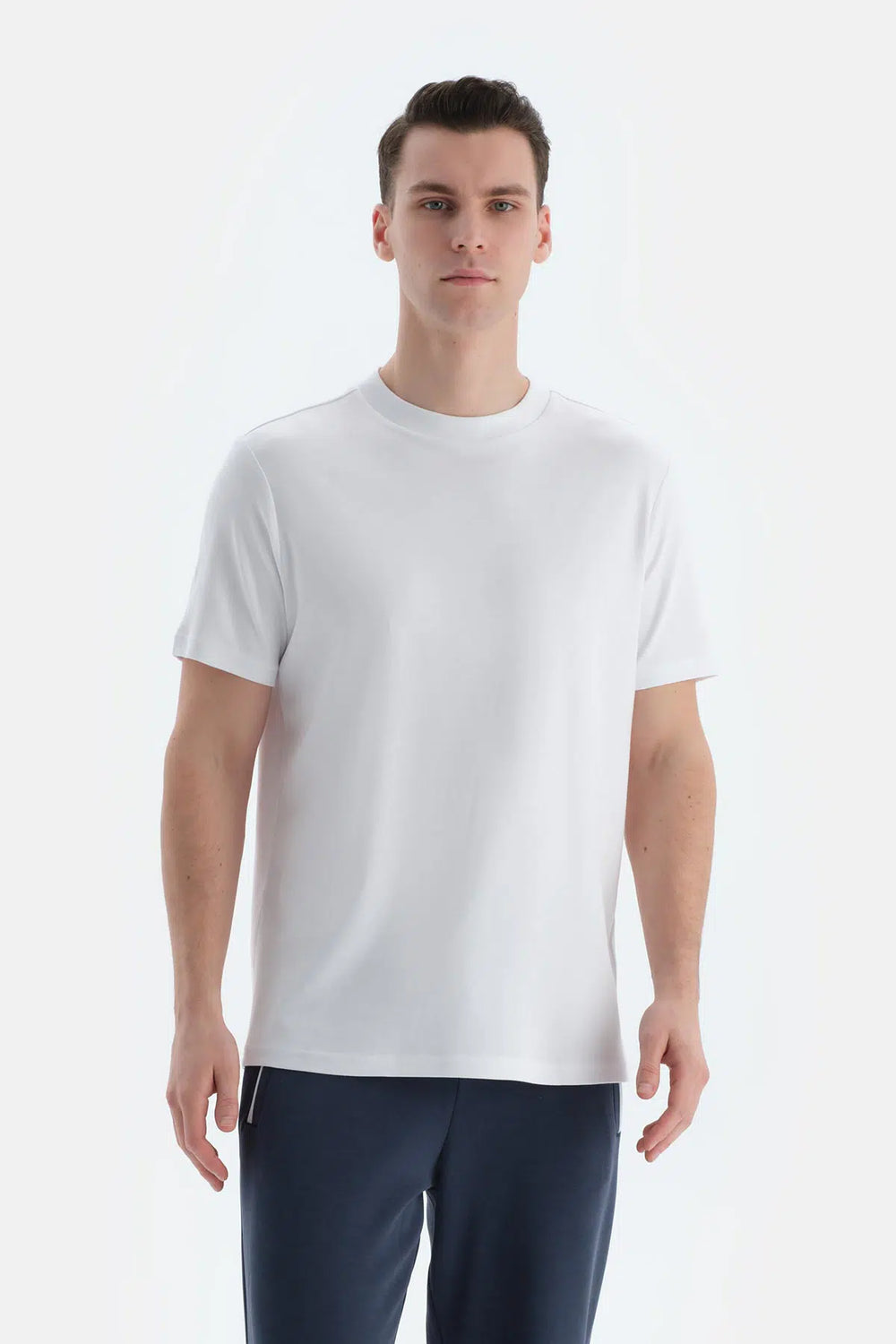 Beyaz İpek Apre Interlok Bisiklet Yaka Tişört