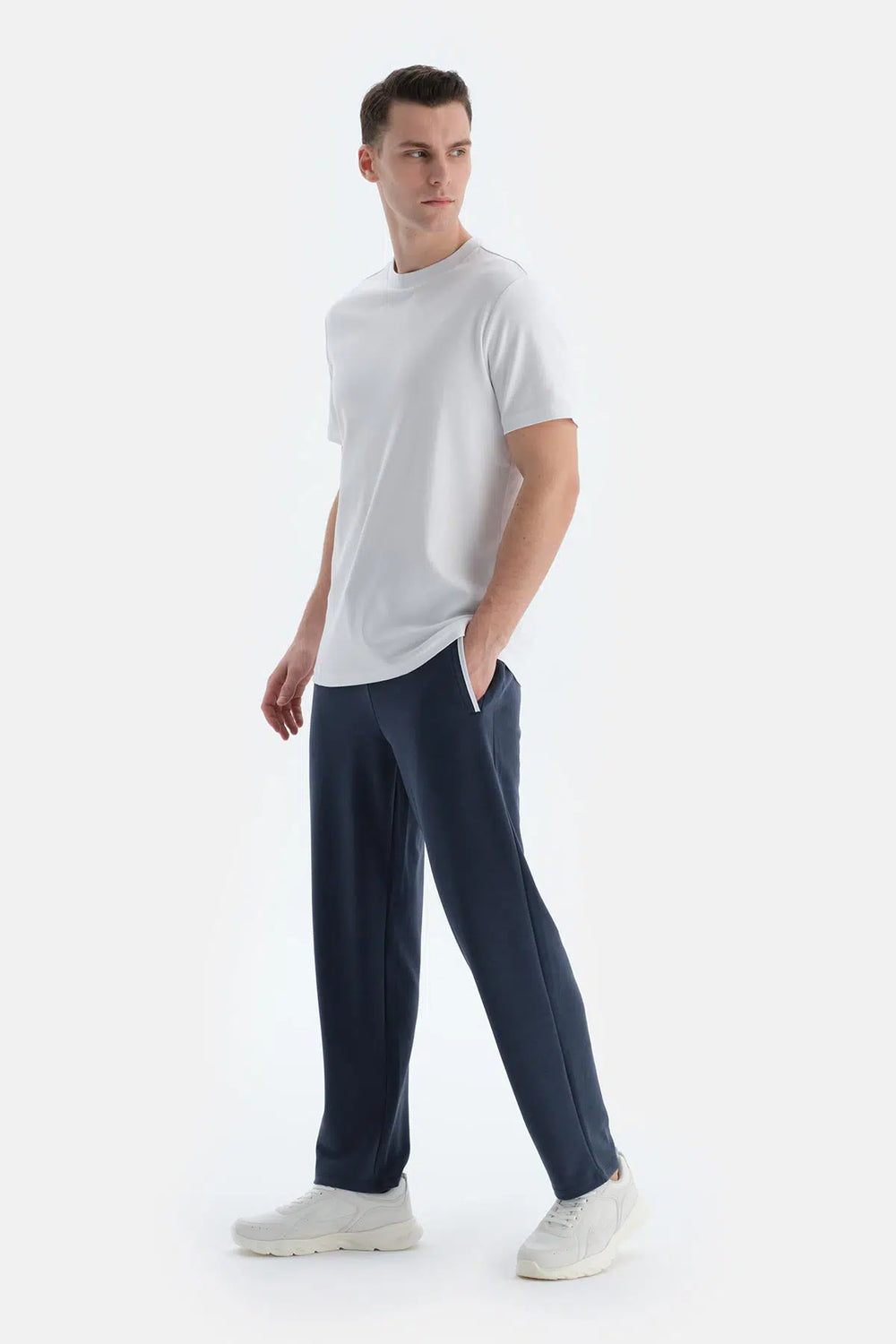 Beyaz İpek Apre Interlok Bisiklet Yaka Tişört