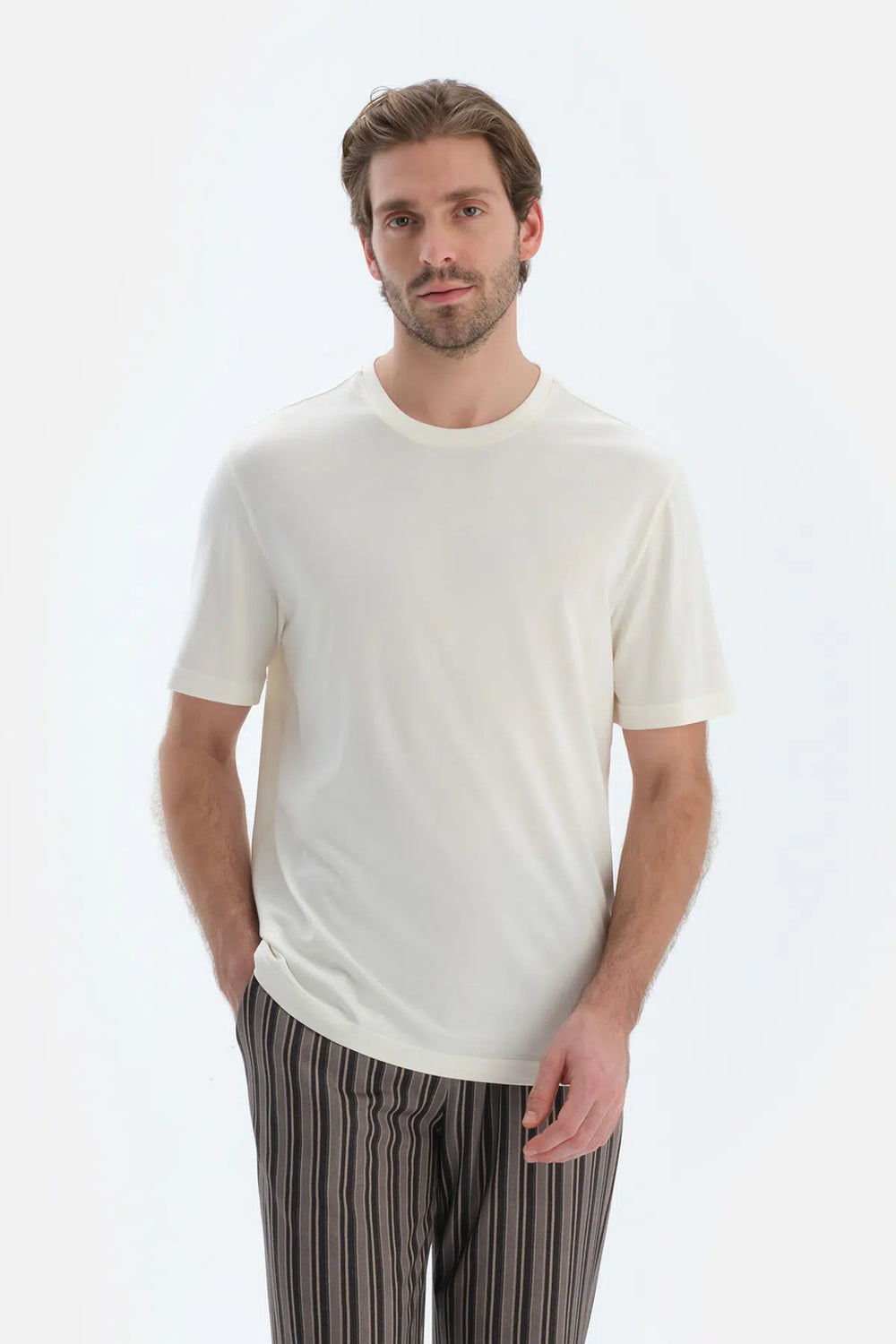 Ekru Kısa Kollu Bisiklet Yaka Penye Modal Tişört