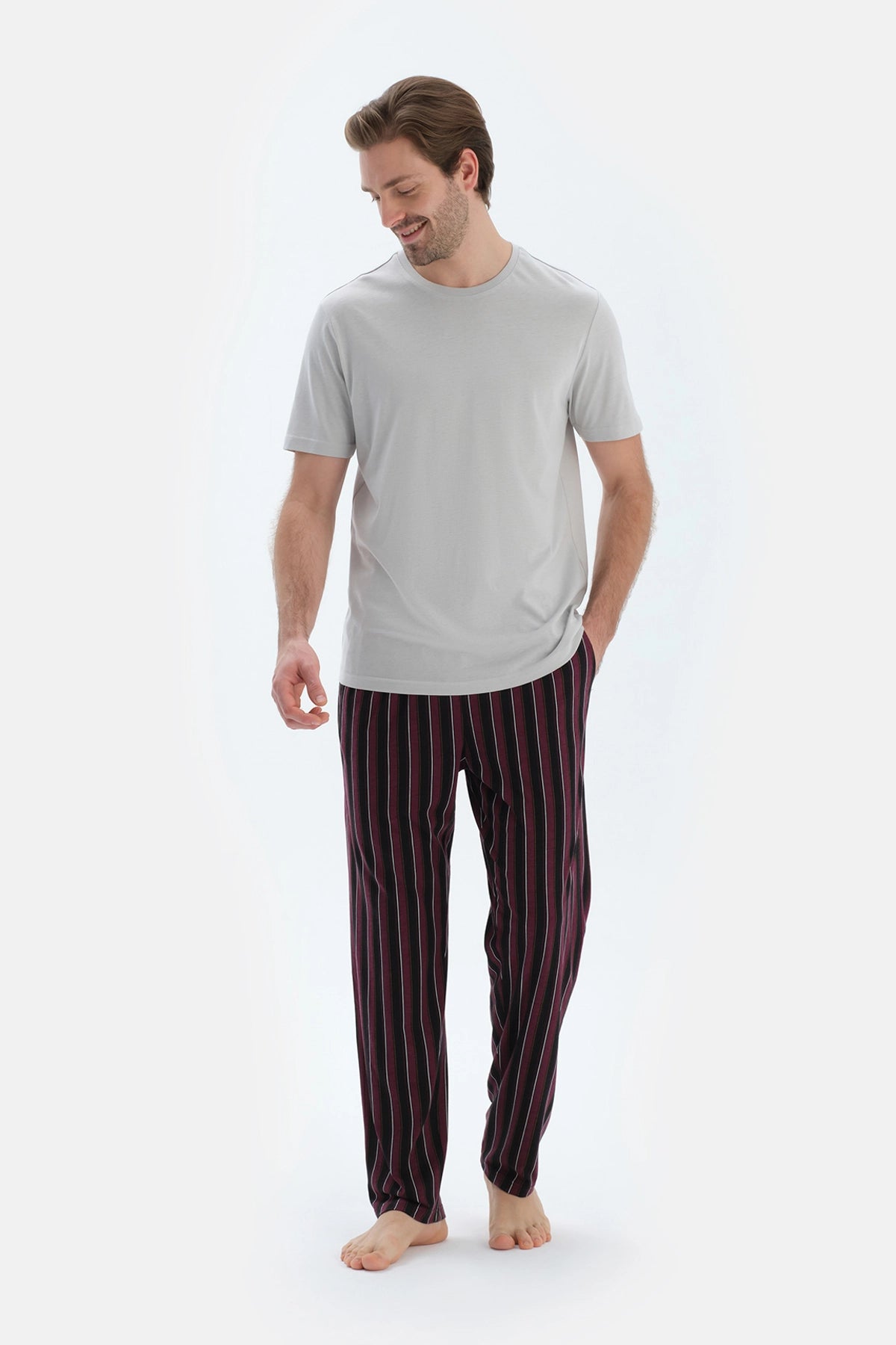 Açık Gri Kısa Kollu Tişört Çizgili Pantolon Pijama Takımı