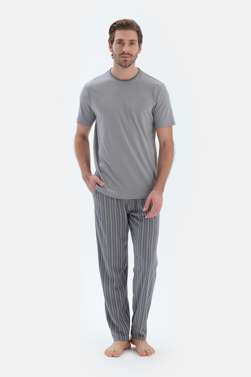 Gri Cep Detaylı Kısa Kollu Tişört Çizgili Pantolon Pijama Takımı