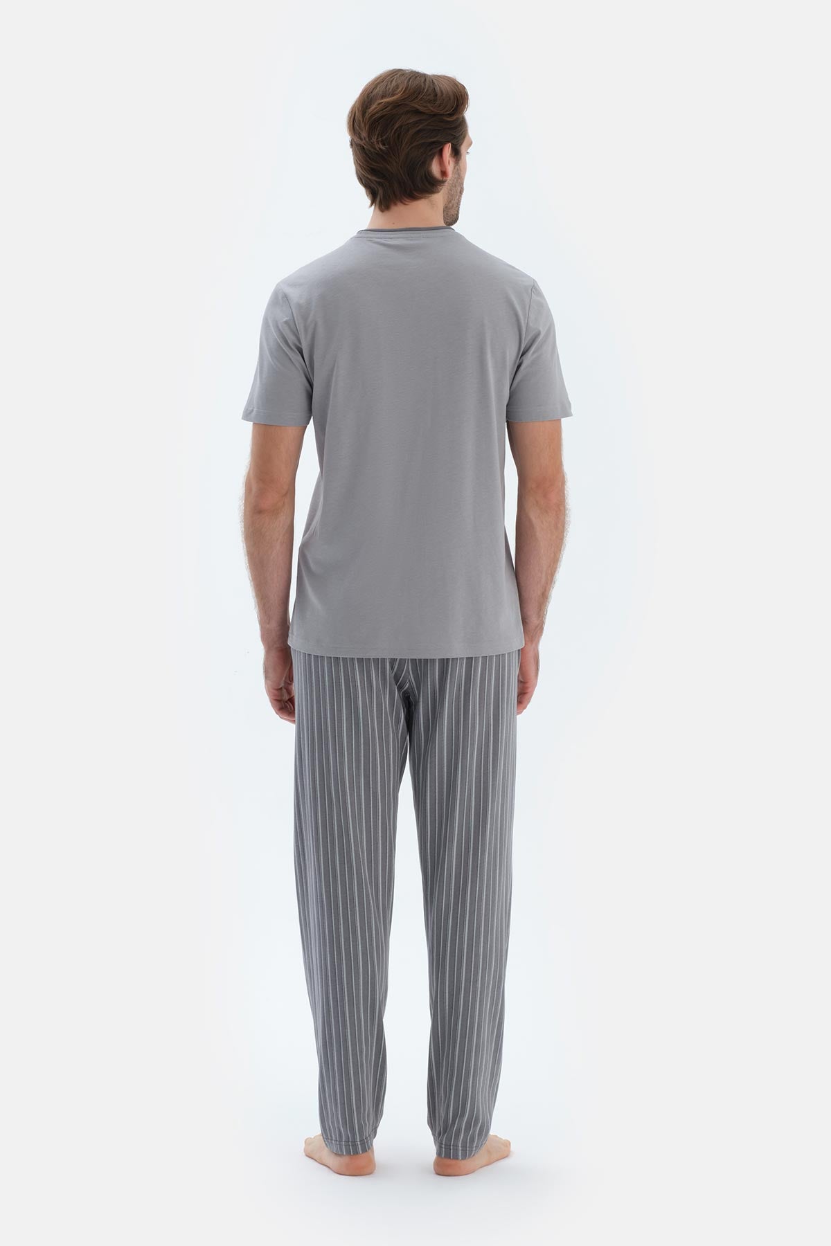 Gri Cep Detaylı Kısa Kollu Tişört Çizgili Pantolon Pijama Takımı