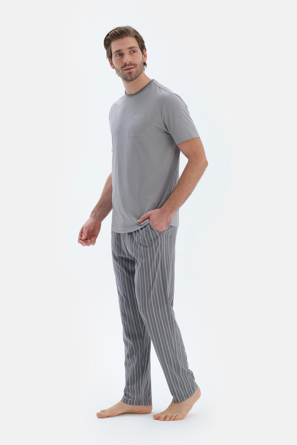 Gri Cep Detaylı Kısa Kollu Tişört Çizgili Pantolon Pijama Takımı
