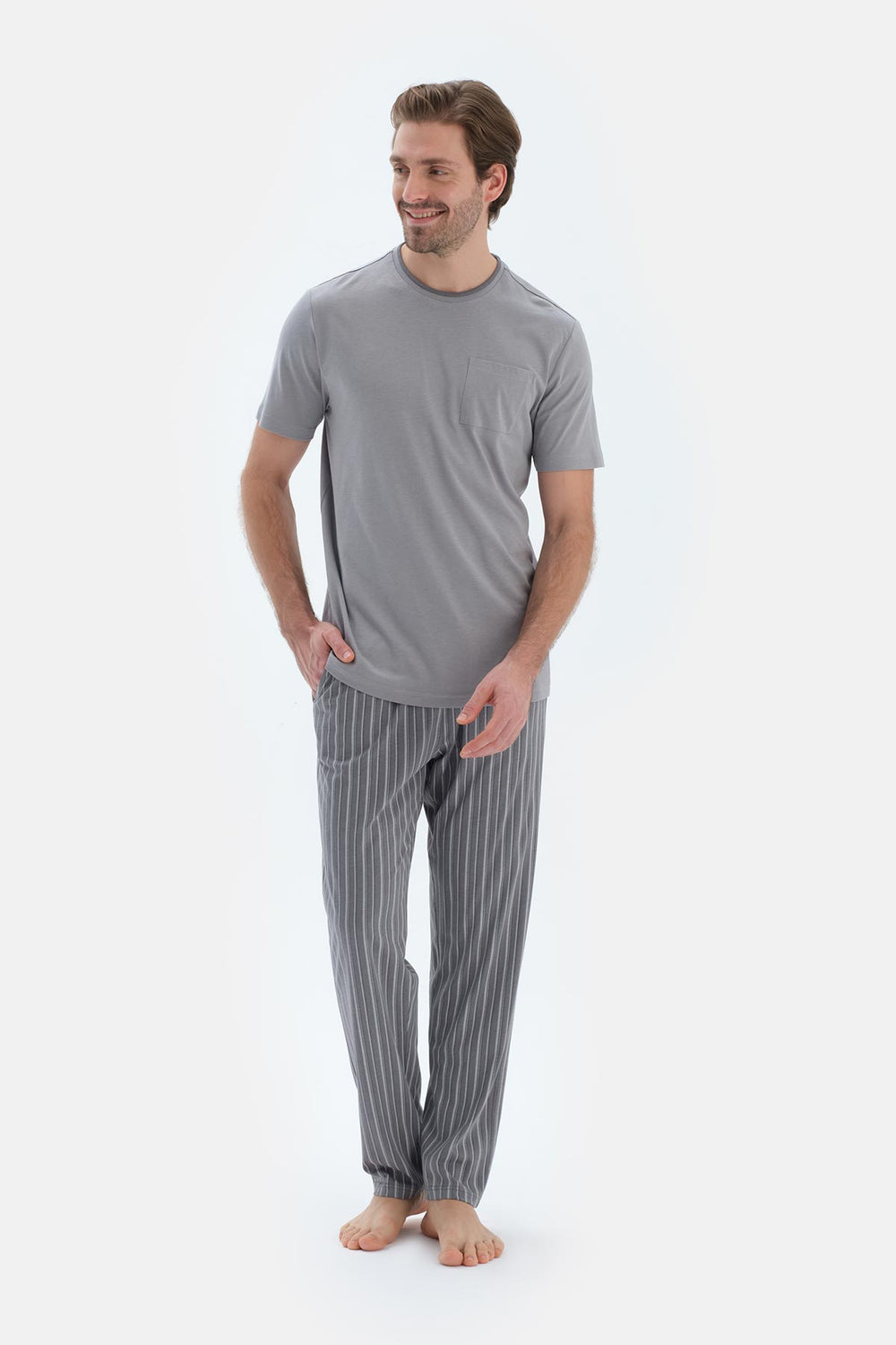 Gri Cep Detaylı Kısa Kollu Tişört Çizgili Pantolon Pijama Takımı