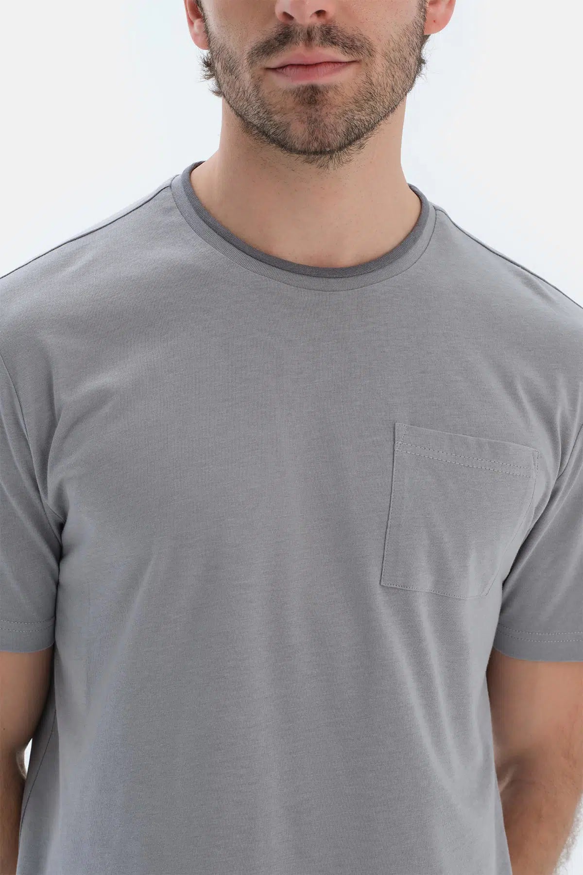 Gri Cep Detaylı Kısa Kollu Tişört Çizgili Pantolon Pijama Takımı