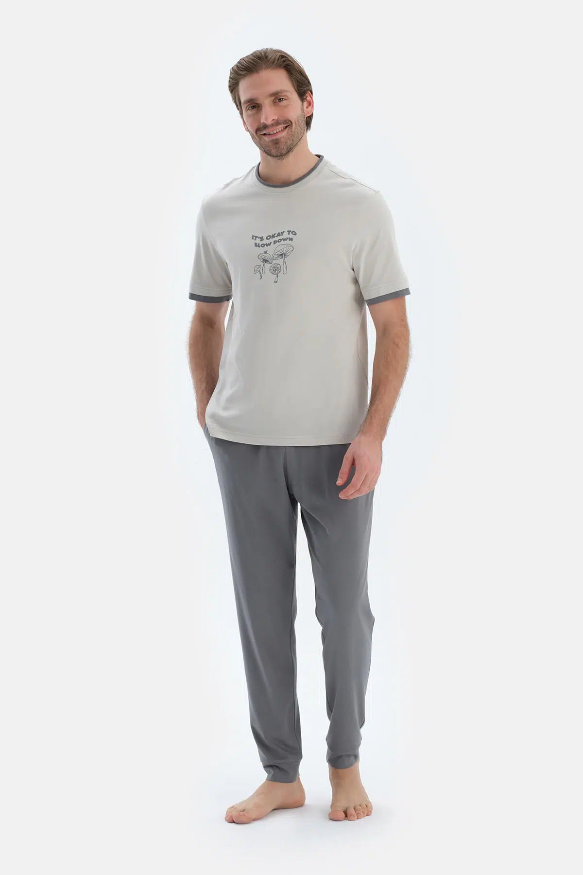 Açık Gri Kısa Kollu Baskı Detaylı Tişört Pantolon Pijama Takımı