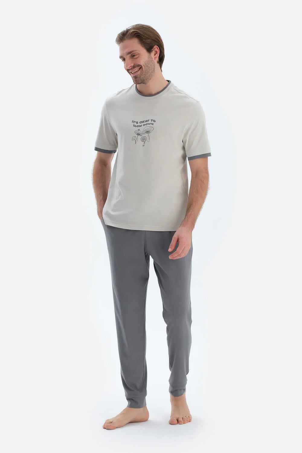 Açık Gri Kısa Kollu Baskı Detaylı Tişört Pantolon Pijama Takımı