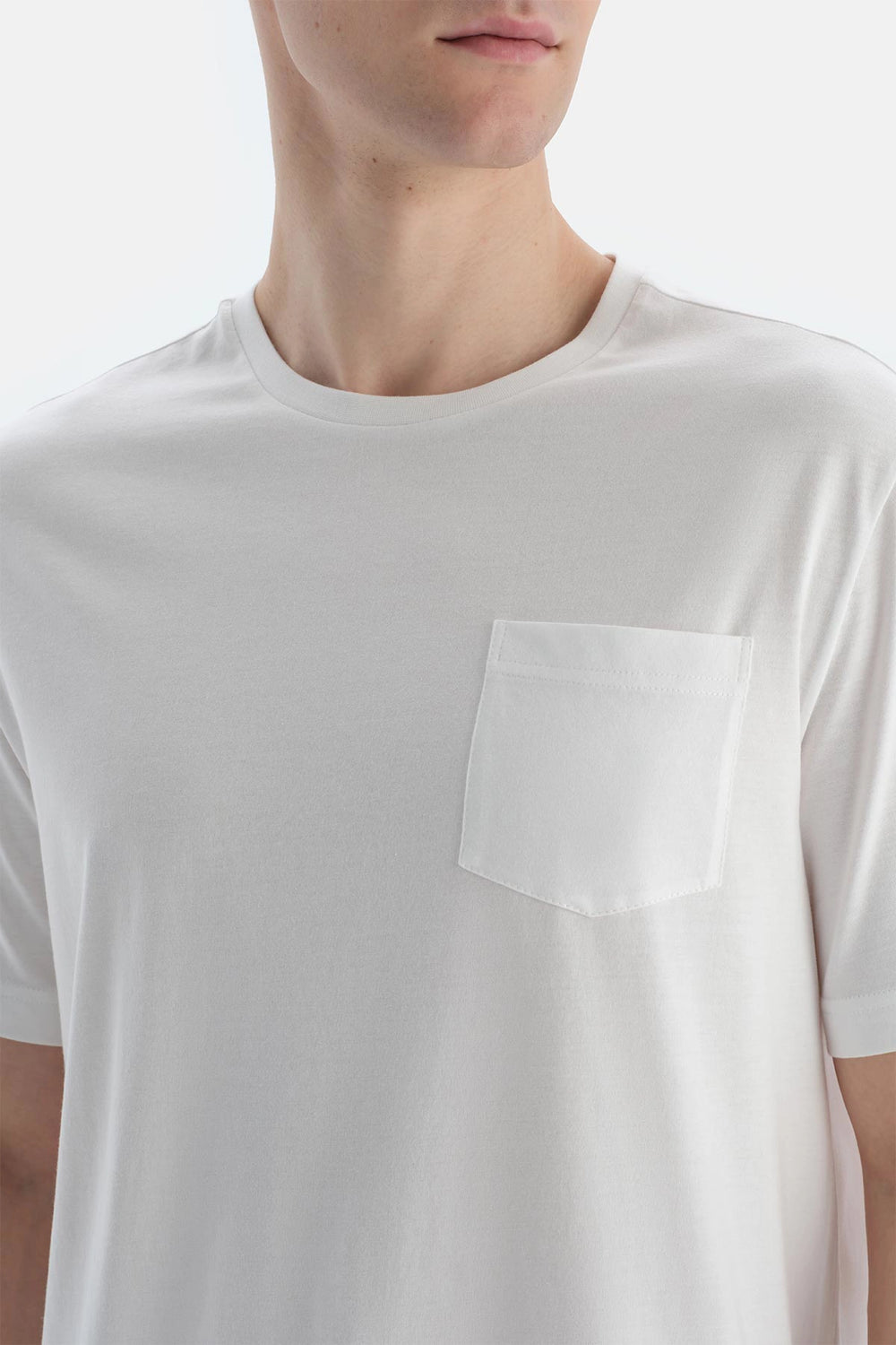 Ekru Cep Ve Nakış Detaylı Tişört Pantolon Pijama Takımı