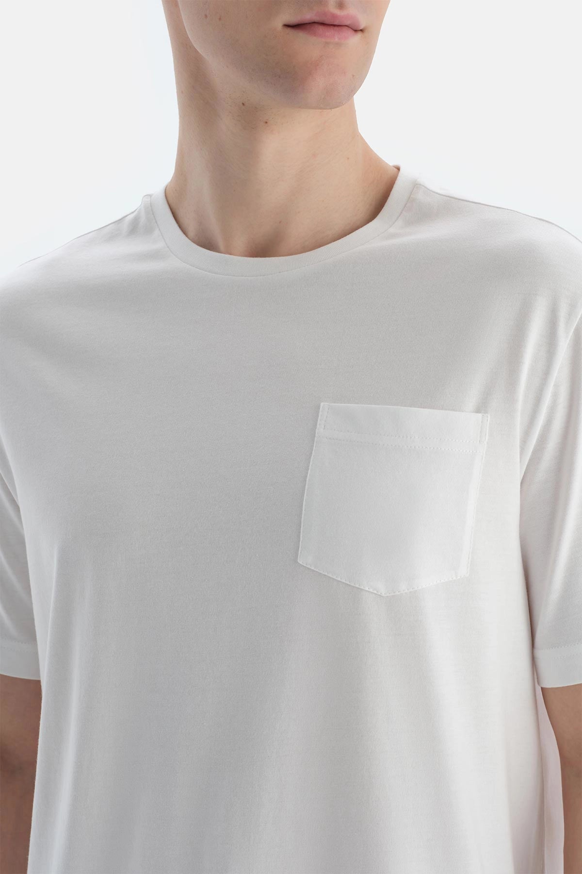 Ekru Cep Ve Nakış Detaylı Tişört Pantolon Pijama Takımı