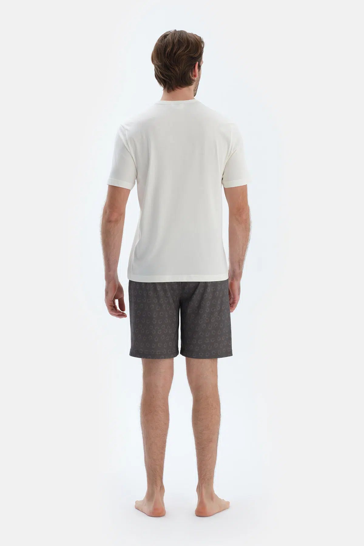 Ekru Kısa Kollu Dikiş ve Baskı Detaylı Tişört Pantolon Pijama Takımı