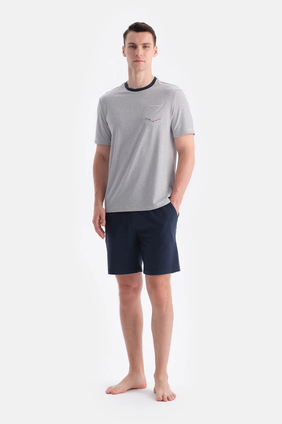 Lacivert Kısa Kollu Cep Ve Nakış Detaylı Tişört Pantolon Pijama Takımı