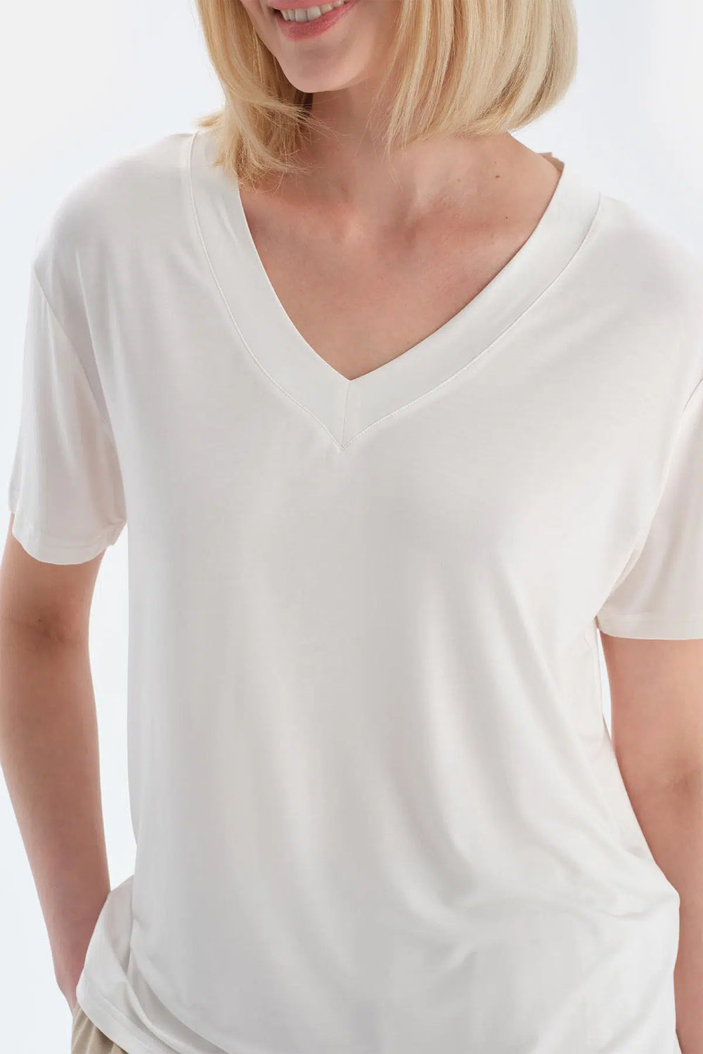 Ekru Cool Touch V Yaka Modal Tişört