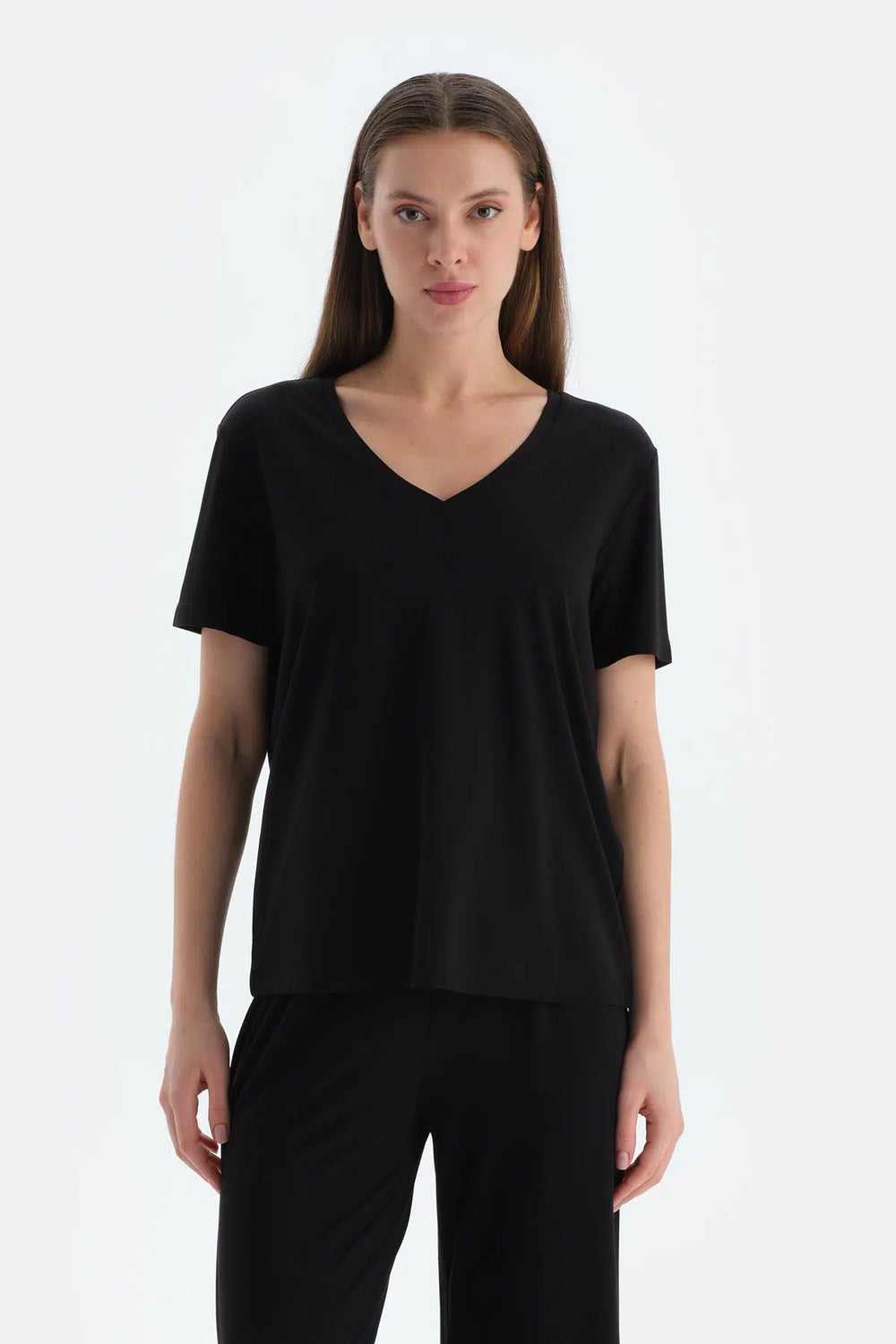 Siyah V Yaka Kısa Kollu Tişört