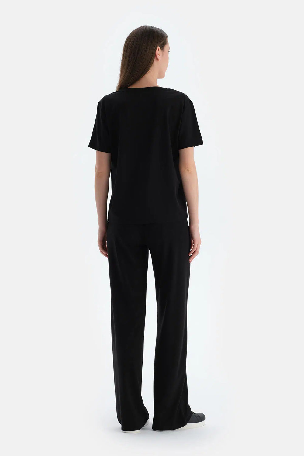 Siyah V Yaka Kısa Kollu Tişört