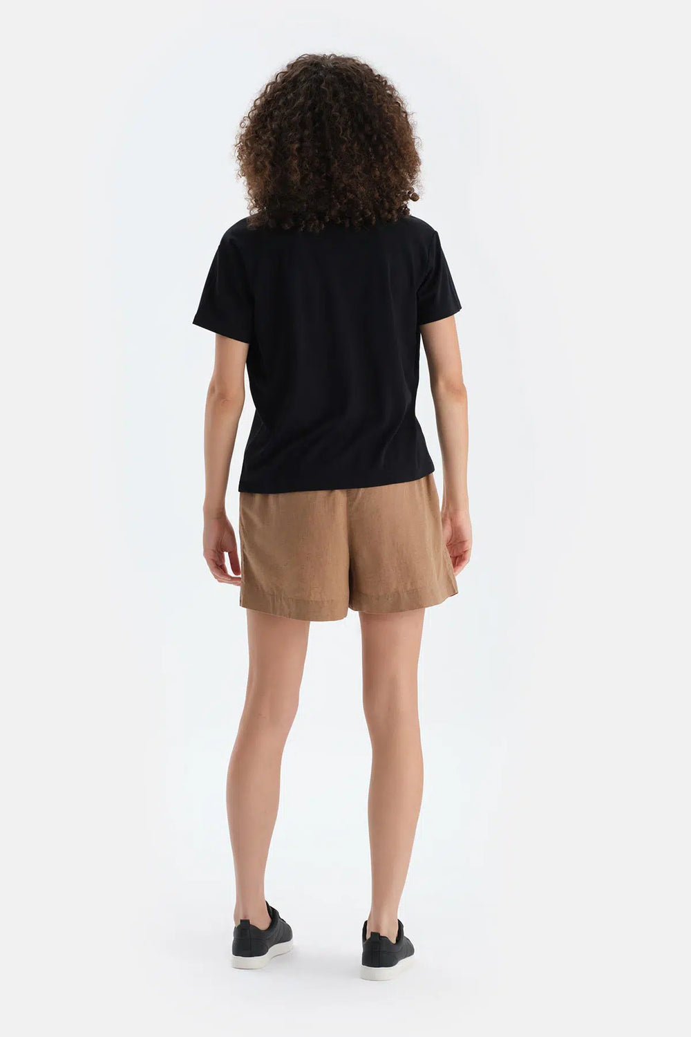 Siyah V Yaka Kısa Kollu Tişört