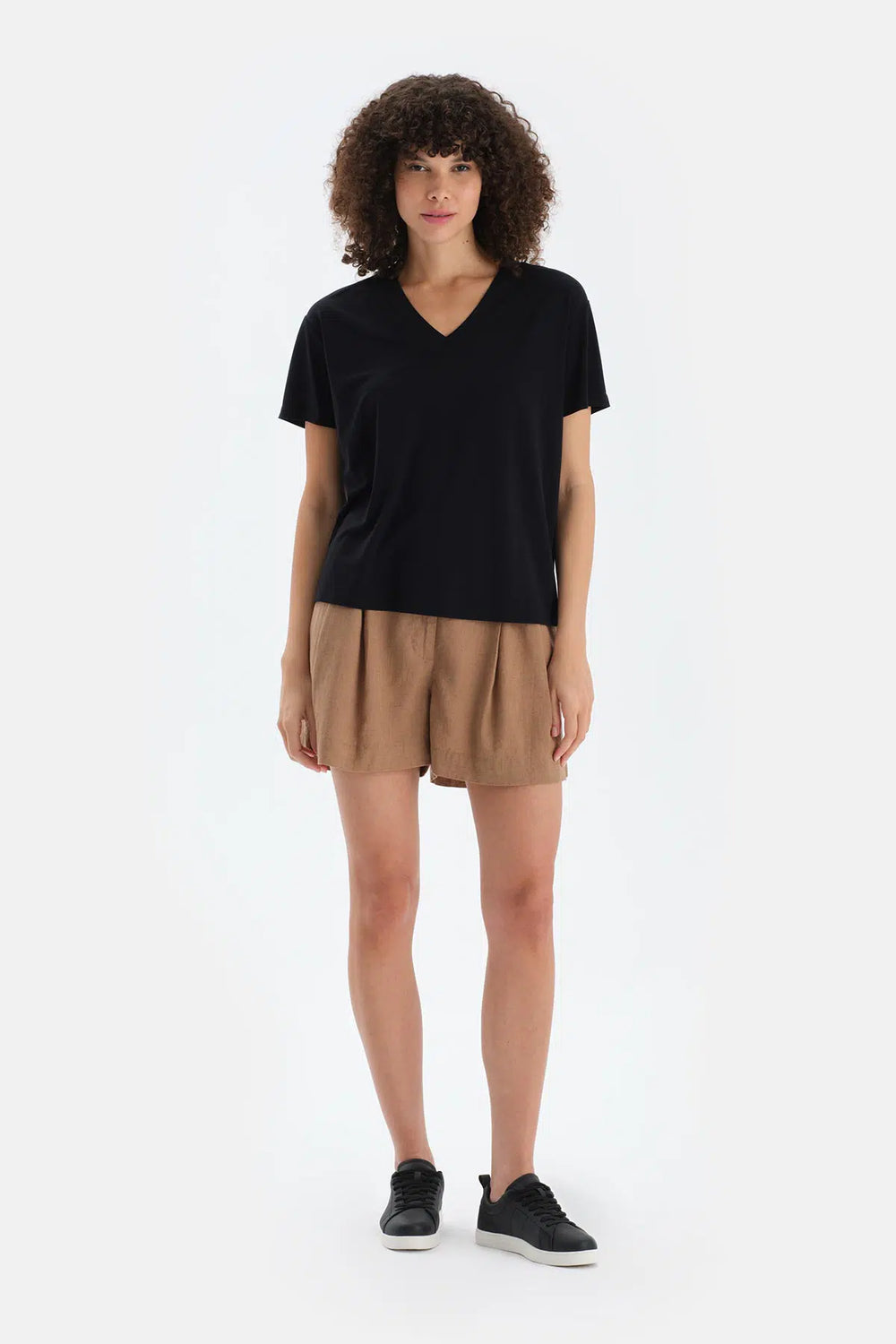 Siyah V Yaka Kısa Kollu Tişört