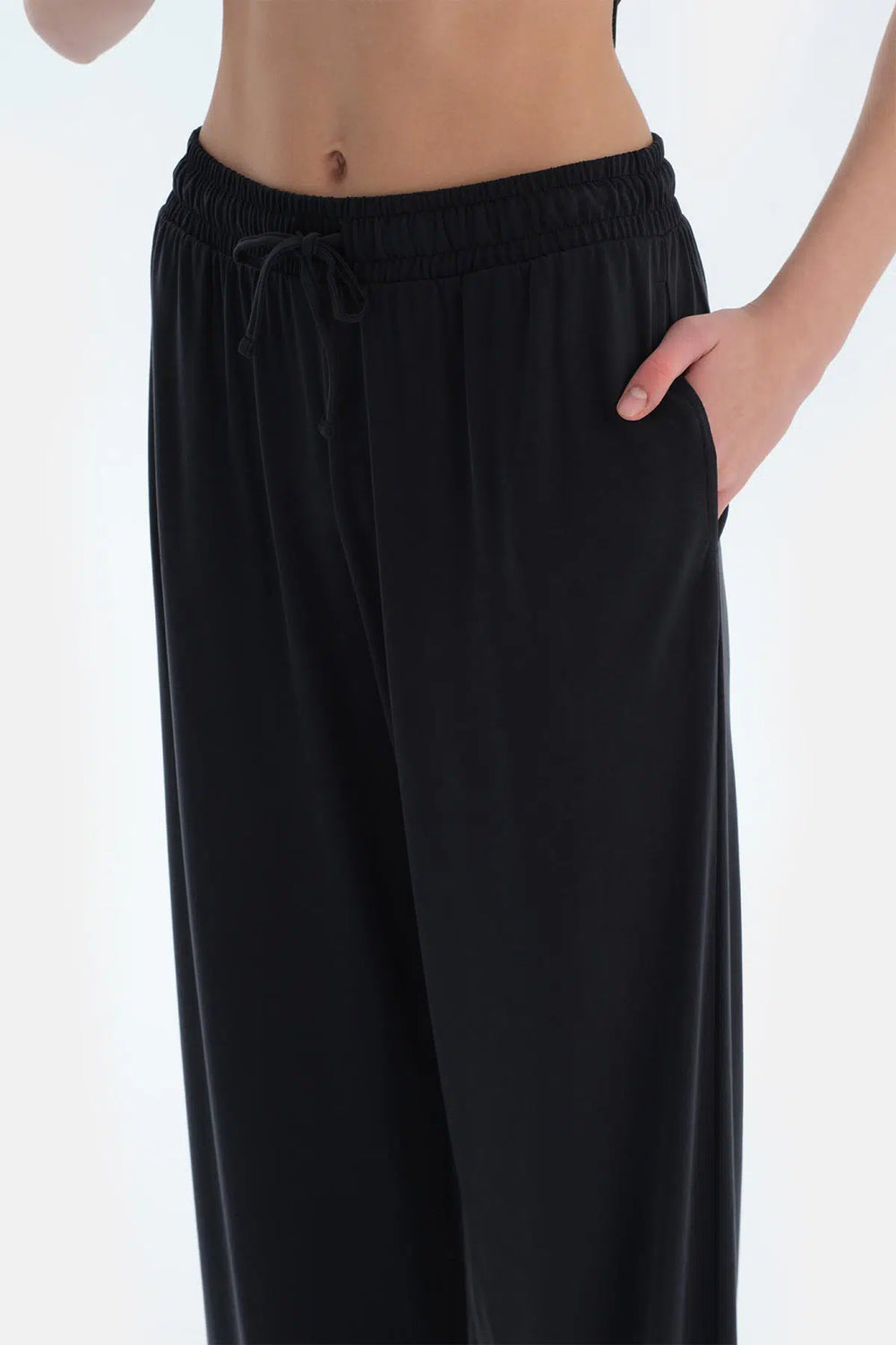 Siyah Cepli Basıc Modal Pantolon