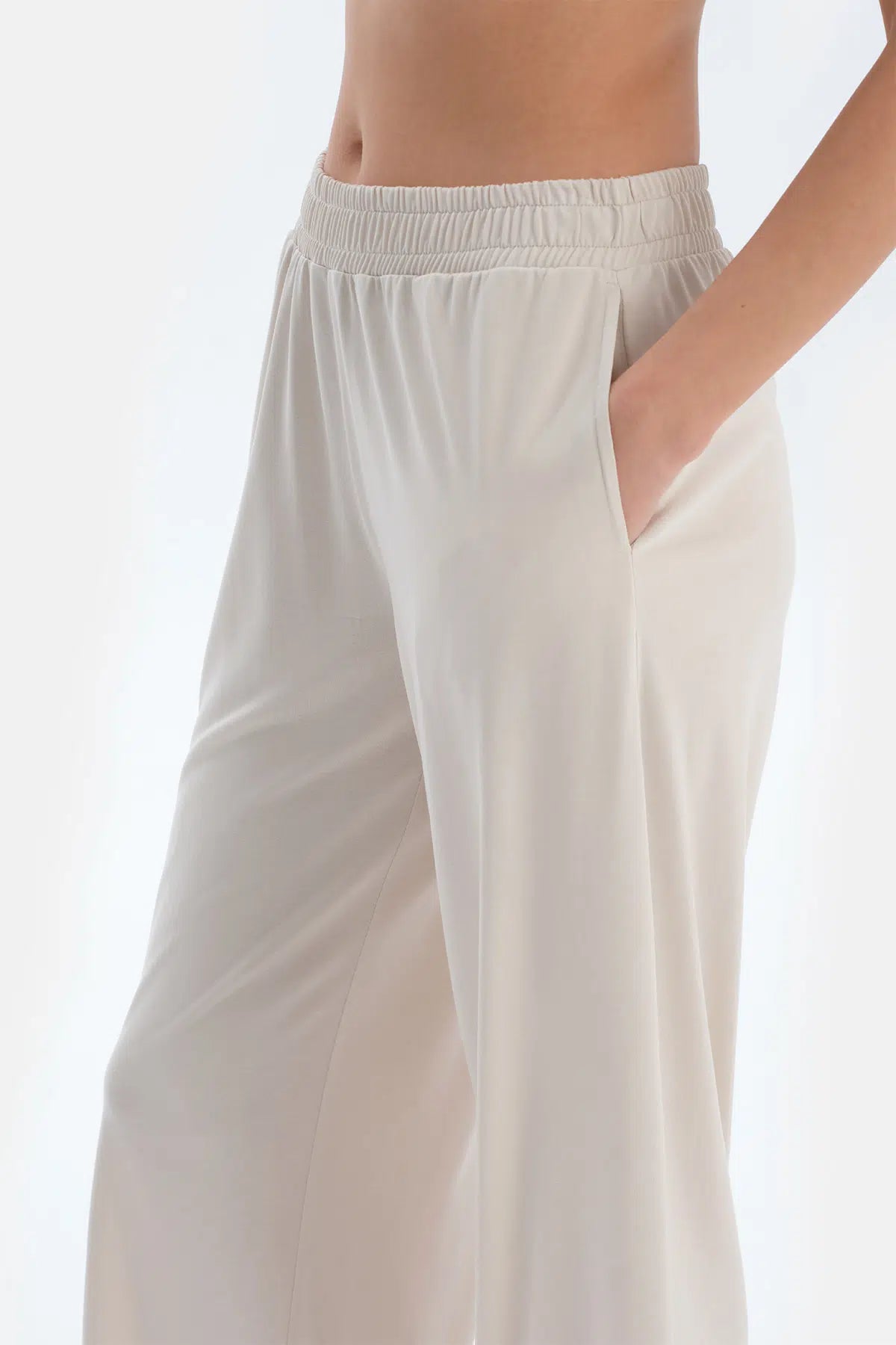 Krem Cepli Basıc Modal Pantolon