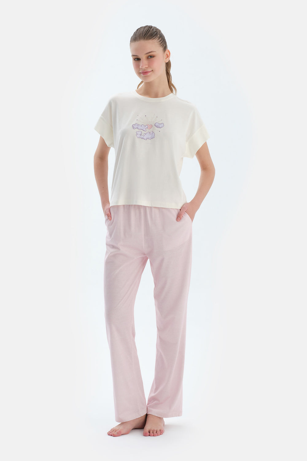 Ekru Baskı Detaylı Kısa Kollu Tişört Pantolon Pijama Takımı