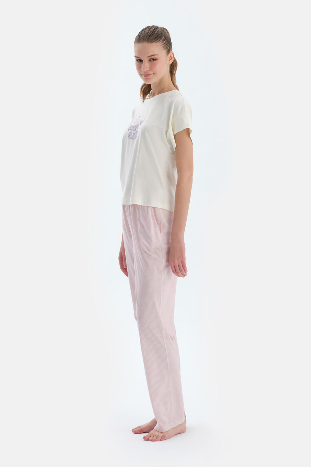 Ekru Baskı Detaylı Kısa Kollu Tişört Pantolon Pijama Takımı