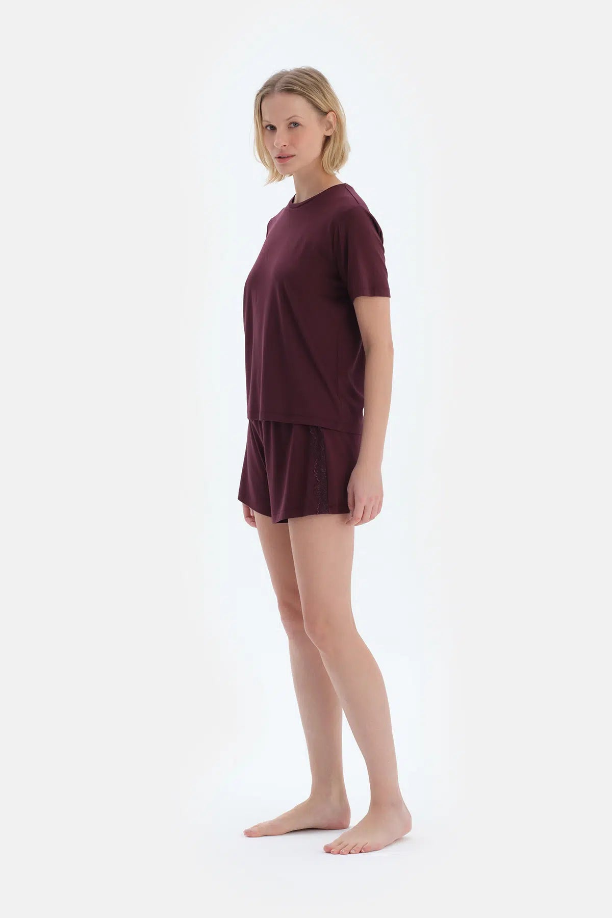 Mürdüm Dantel Detaylı Kısa Kollu Viskon Tişört Şort Pijama Takımı