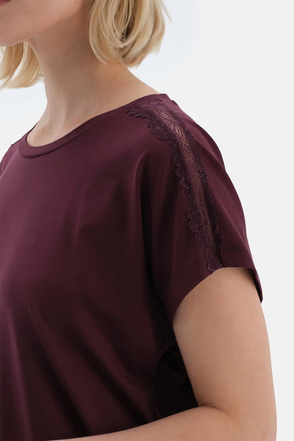 Mürdüm Dantel Detaylı Kısa Kollu Viskon Tişört Pantolon Pijama Takımı