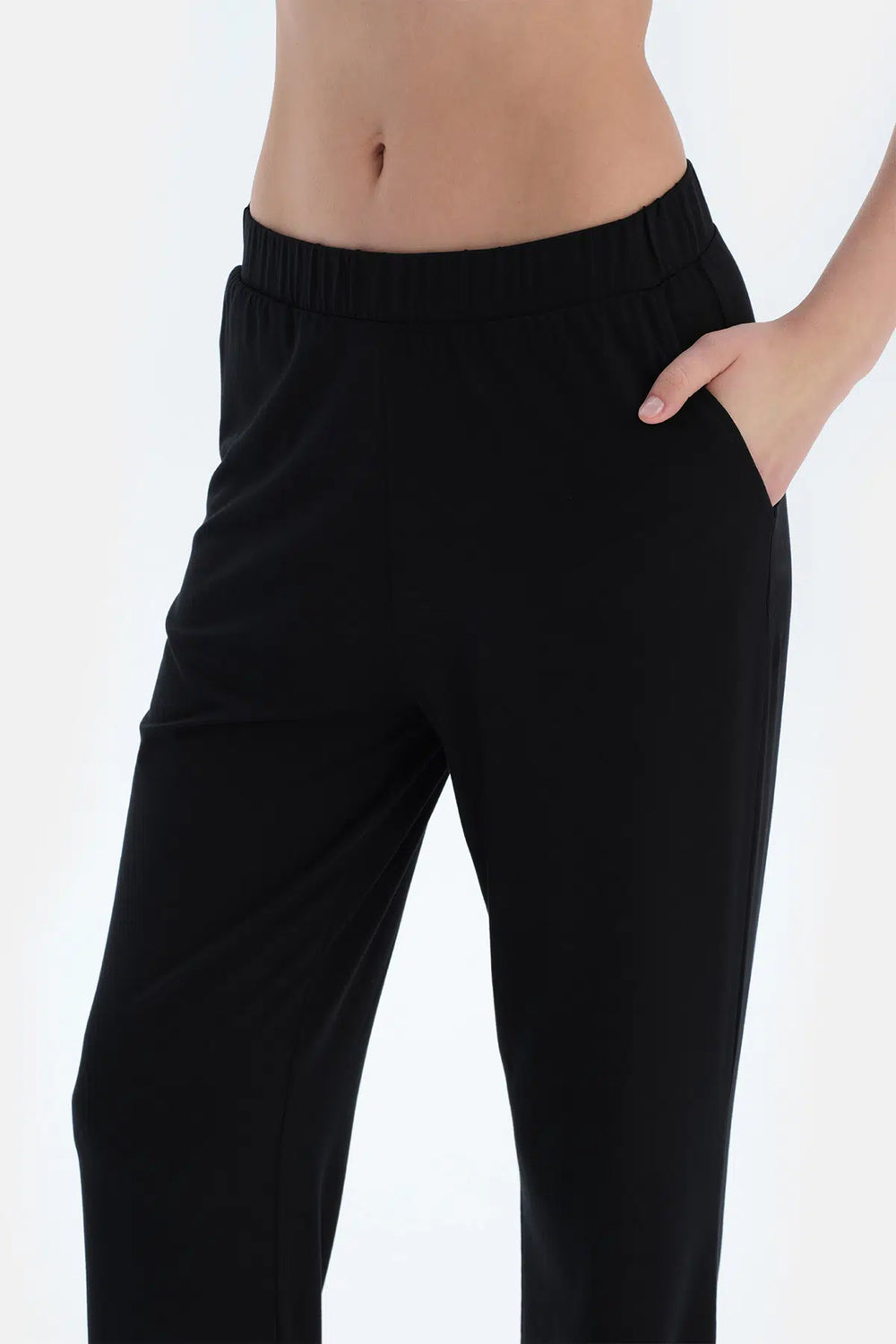 Siyah V Yaka Kısa Kollu Viskon Tişört Pantolon Pijama Takımı