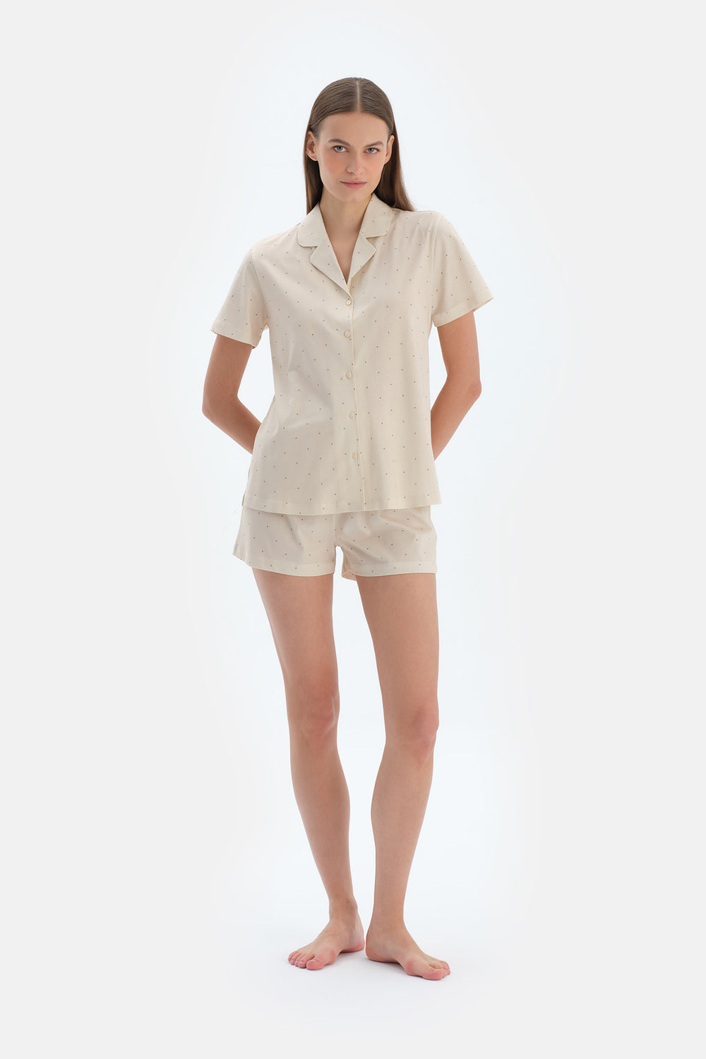 Ekru Puantiye Baskılı Basıc Gömlek Şort Pijama Takımı