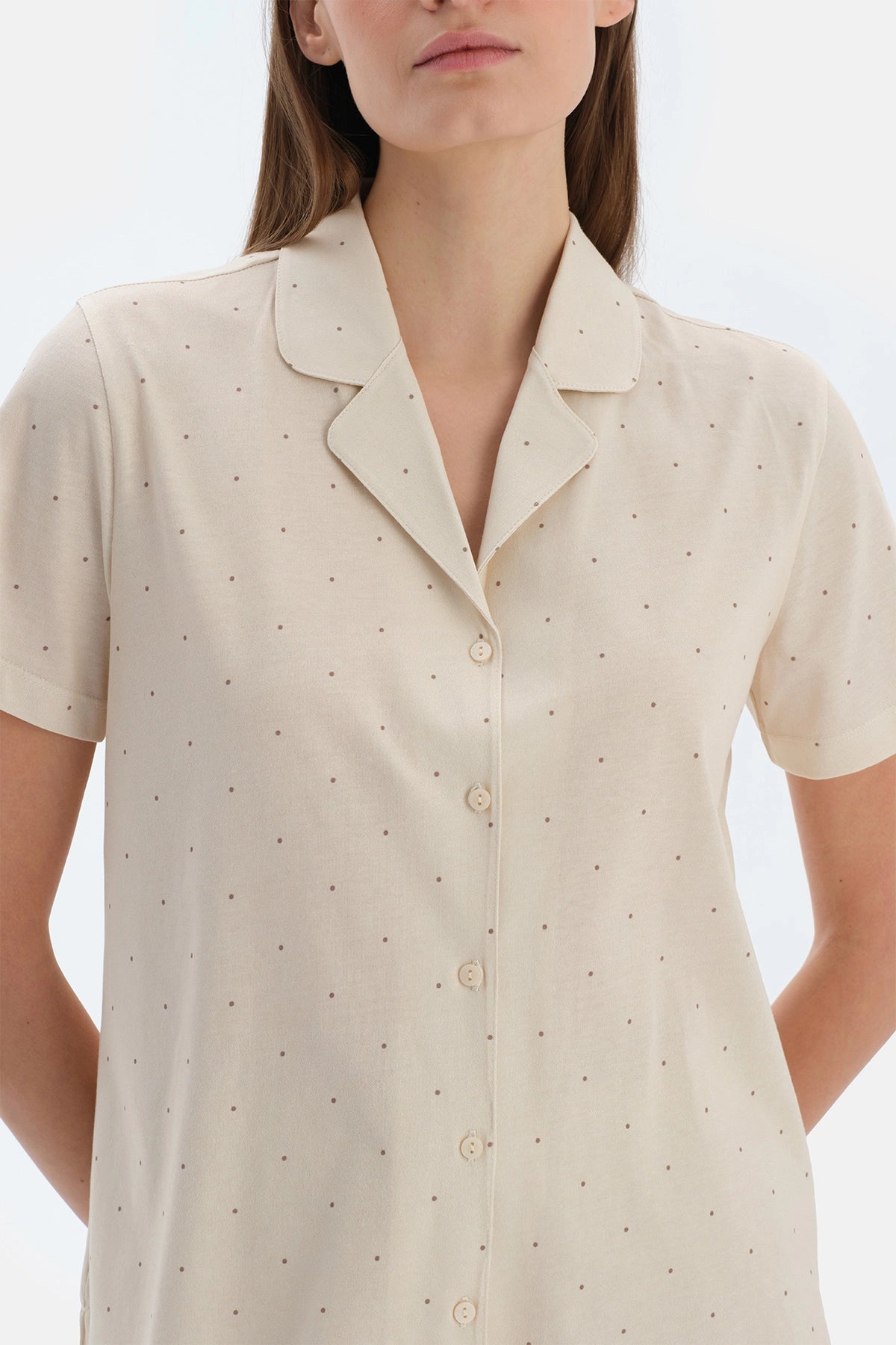 Ekru Puantiye Baskılı Basıc Gömlek Şort Pijama Takımı
