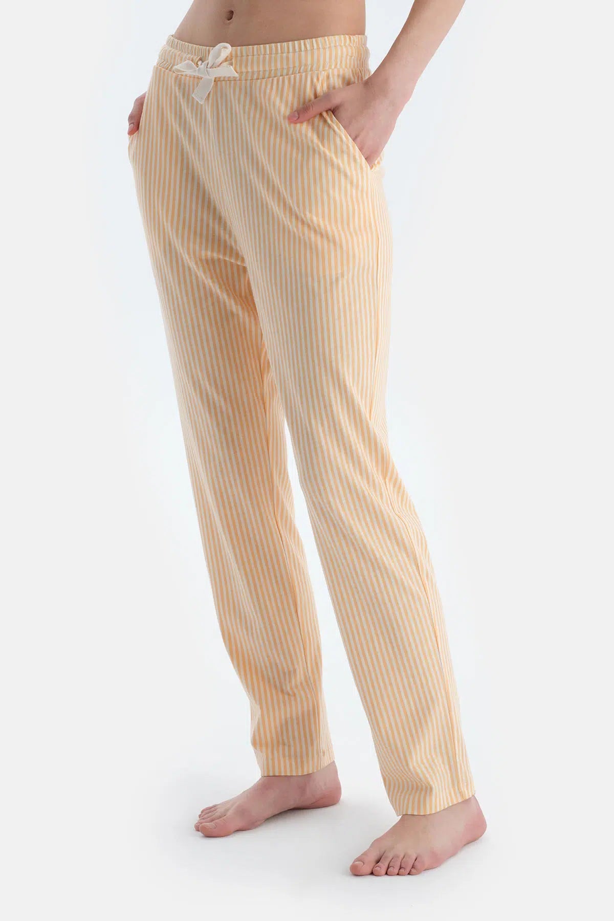 Ekru Nakış Detaylı Kısa Kollu Basıc Tişört Pantolon Pijama Takımı