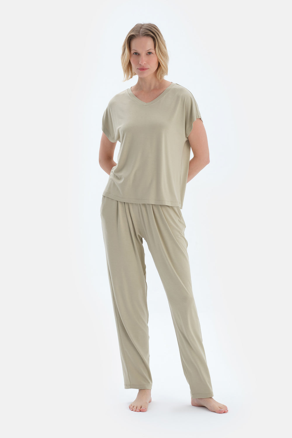 Ada Çayı V Yaka Pileli Tişört Pantolon Pijama Takımı